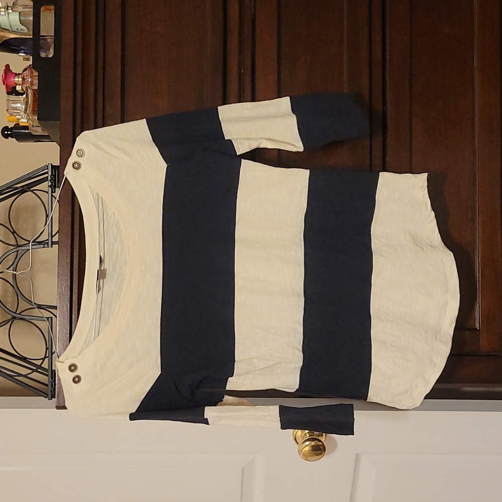 Long sleeve light shirt